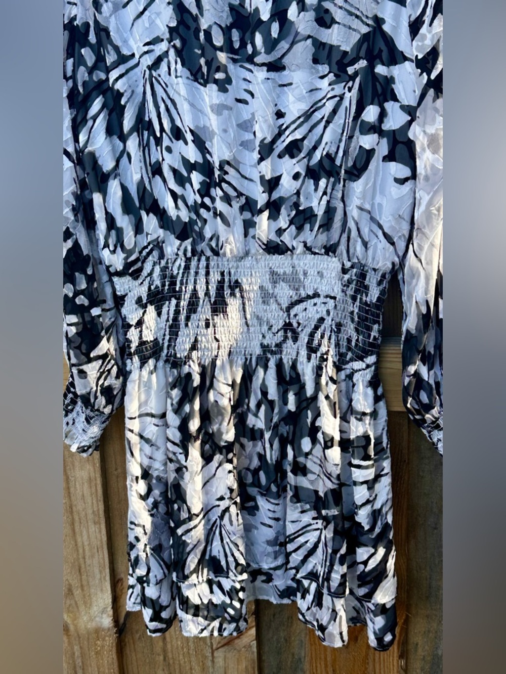 White House Black Market WHBM Monochrome Sheer Long Sleeves Size Medium - Picture 7 of 9